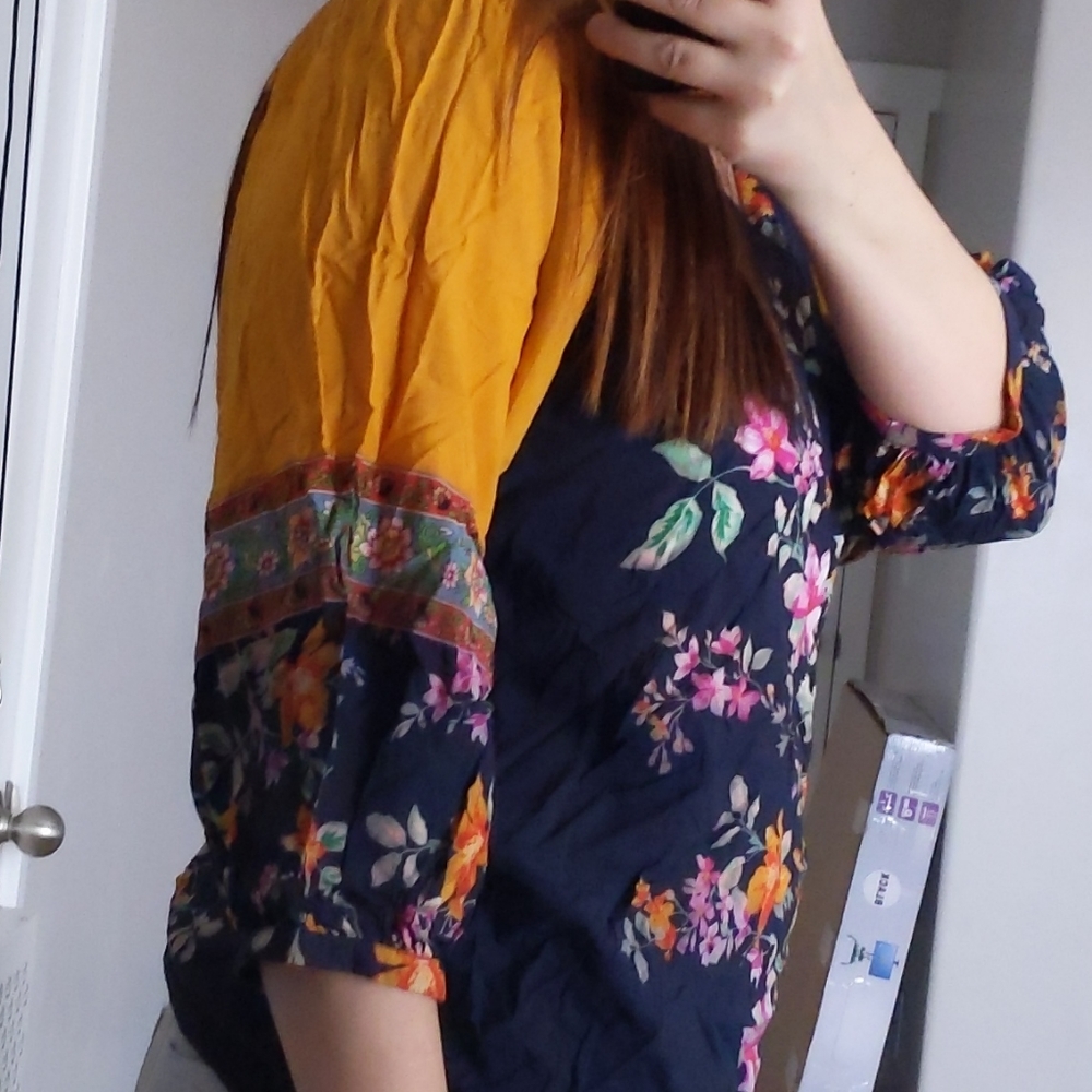 🆕🌿SUNDANCE CATALOG FLORAL TOP🌿 - Picture 4 of 10
